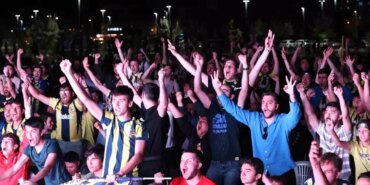 ankarada-euroleague-coskusu-fenerbahce-beko-zaferi-binlerce-kisiyle-kutladi-fyLLLywD.jpg