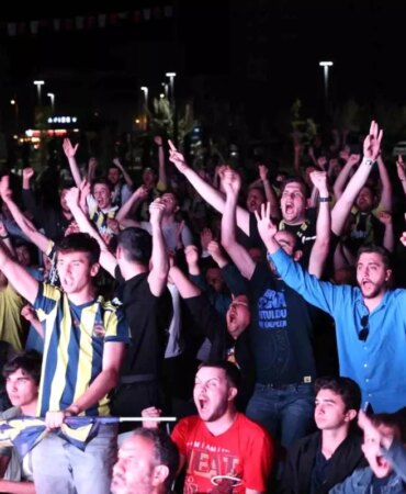 ankarada-euroleague-coskusu-fenerbahce-beko-zaferi-binlerce-kisiyle-kutladi-fyLLLywD.jpg