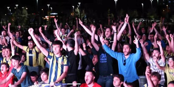 Ankara’da EuroLeague Coşkusu: Fenerbahçe Beko Zaferi Binlerce Kışiyle Kutladı