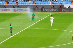 ankaragucu-amedspor-macinda-tribun-olaylari-maca-damgasini-vurdu-3yZ8H8Wg.jpg