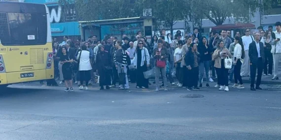 İstanbul’da Özel Halk Otobüslerinde Kriz Son Anda Aşıldı: Seferler Tekrar Yola Çıktı
