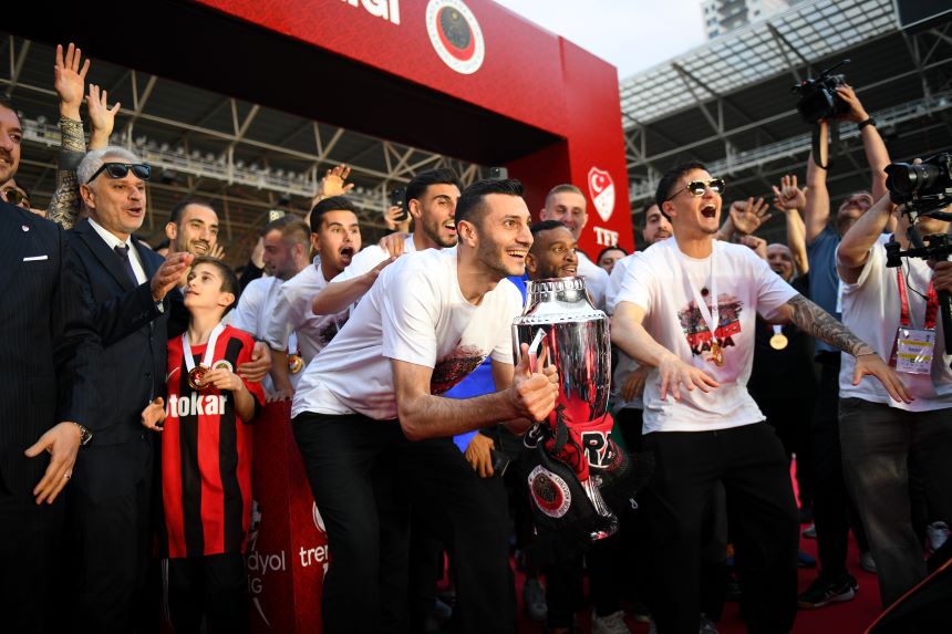 Gençlerbirliği Süper Lig'e kupayla döndü - Antalya Körfez Gazetesi