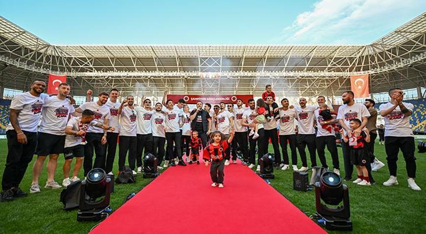 Süper Lig'e yükselen Gençlerbirliği kupasına kavuştu! - Gençlerbirliği -  Spor Haberleri