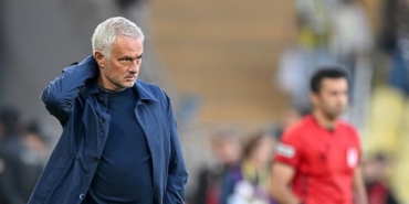 mourinho-donemi-kapaniyor-mu-fenerbahcede-ayrilik-kapida-yeni-hoca-adayi-belli-oldu-zRF6CXfe.jpeg