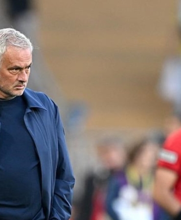 mourinho-donemi-kapaniyor-mu-fenerbahcede-ayrilik-kapida-yeni-hoca-adayi-belli-oldu-zRF6CXfe.jpeg