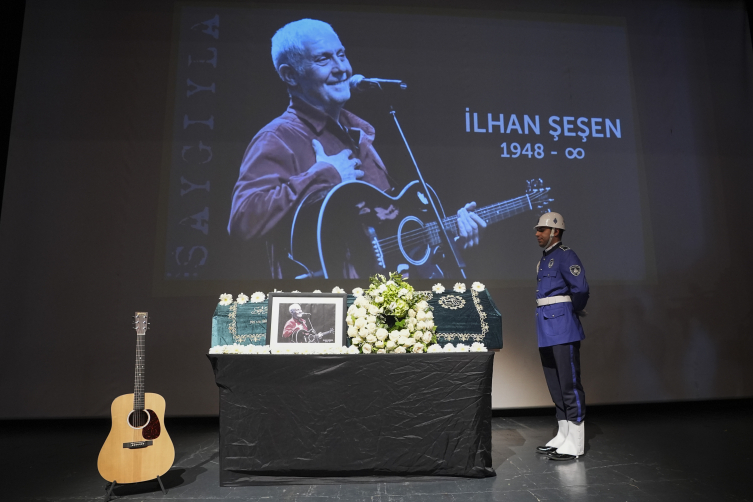 İlhan Şeşen son yolculuğuna uğurlandı - Son Dakika Haberleri