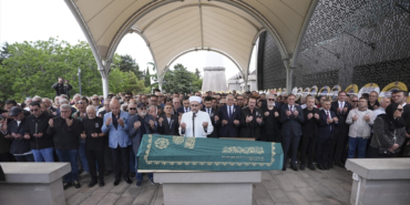 turk-muzigi-bir-cinarini-daha-kaybetti-ilhan-sesen-son-yolculuguna-ugurlandi-7OWlRBZi.jpg