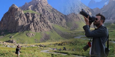 ankarali-polisten-hakkariye-gonul-kopru-doganin-kalbinde-objektifin-ardindan-bir-hik-ye-APs9hSU8.jpg