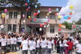 cankirida-kanseri-yenip-okula-donen-yigit-balonlar-ve-tezahuratlarla-coskuyla-karsilandi-kYxMMx6p.jpg