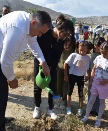 cocuklardan-cevreye-anlamli-destek-fidanlar-gelecege-nefes-oluyor-XqSg4aeV.jpg