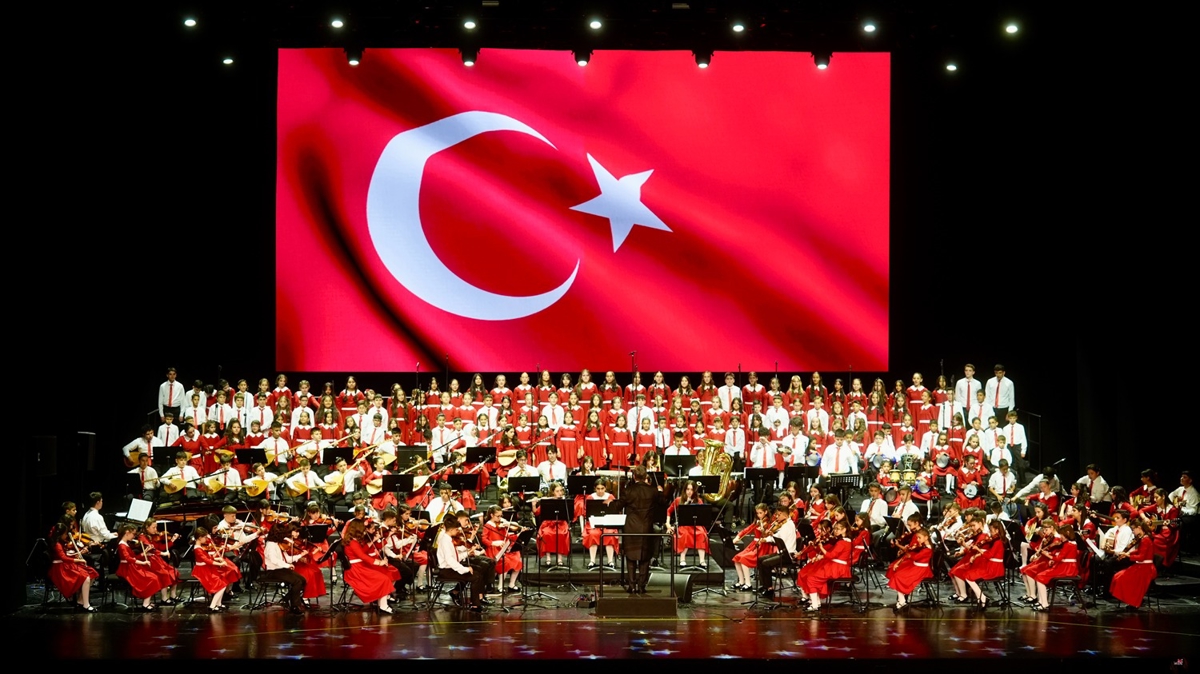 Minik yüreklerden Gazze'ye ağıt: AKM'de duygu dolu anlar