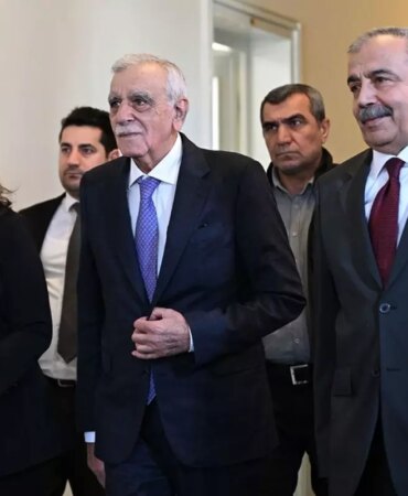 dem-parti-imrali-heyetine-mithat-sancari-dahil-etti-Vrflb4N7.jpg