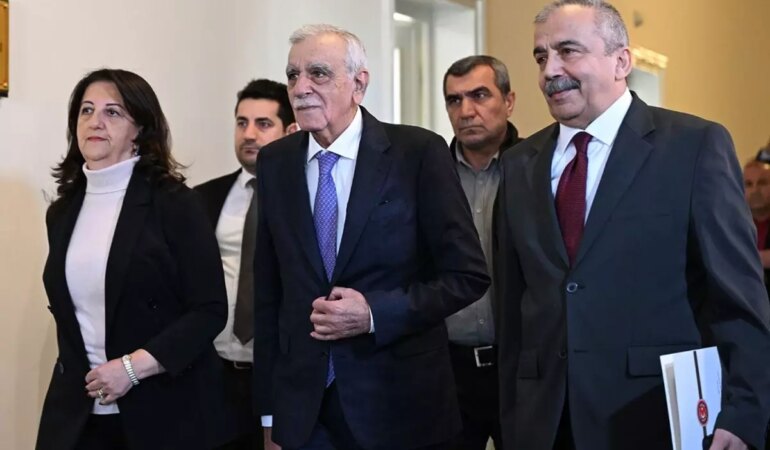 dem-parti-imrali-heyetine-mithat-sancari-dahil-etti-Vrflb4N7.jpg