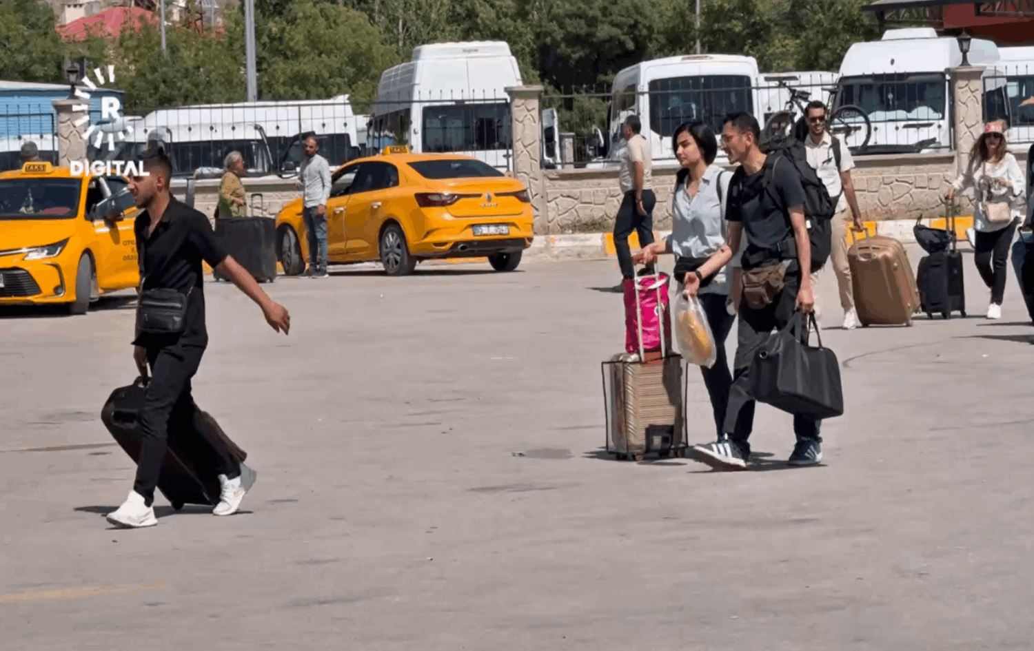 İsrail-İran savaşı sonrası İranlılar Türkiye'ye... | Rudaw.net