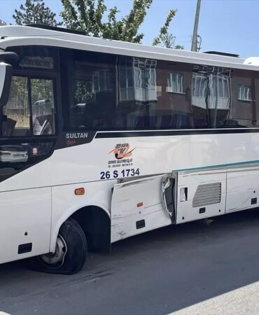 kahramankazanda-iki-otomobil-carpisti-5-kisi-yaralandi-MicqGMLA.jpg
