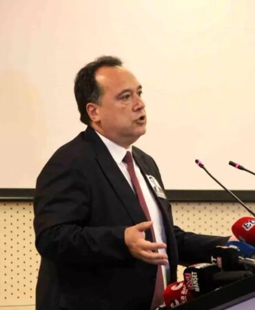 manisa-buyuksehirin-yeni-baskani-besim-dutlulu-oldu-cDB4zbhg.jpg