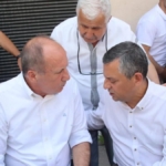ozgur-ozelden-surpriz-ziyaret-ince-chpye-donuyor-mu-lpX5DKwh.jpg